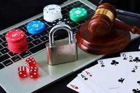Perbandingan antarmuka aplikasi dan web royalslot98